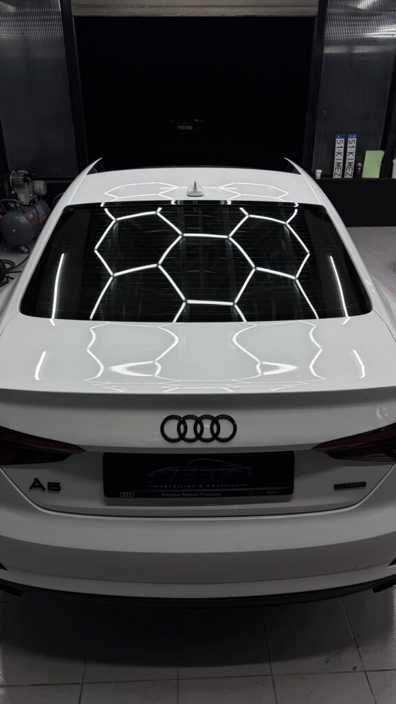 Pokrywa bagażnika Audi A5 po korekcie lakieru 1 STEP