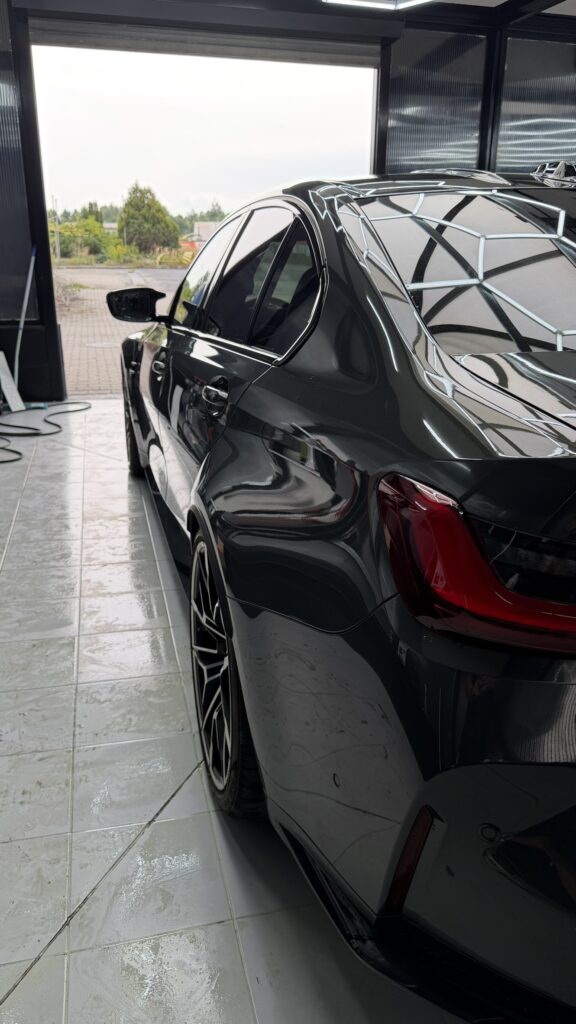Bok BMW M3 po myciu i pielęgnacji lakieru