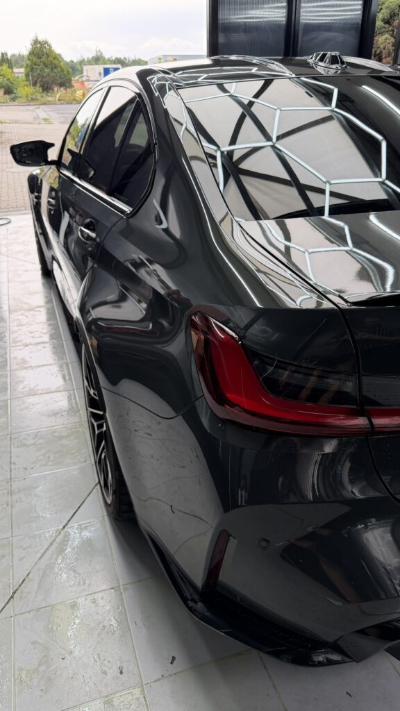 Tylny błotnik BMW M3 po detailingu nadwozia