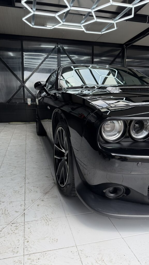 Dodge Challenger po korekcie lakieru i polerowaniu