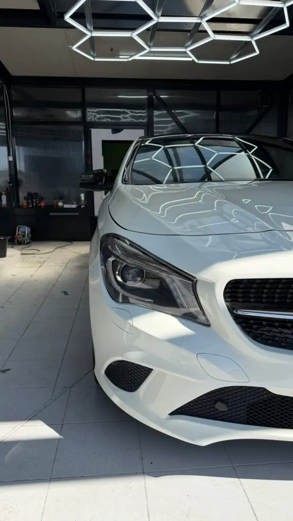 Przód Mercedes CLA po korekcie i zabezpieczeniu lakieru