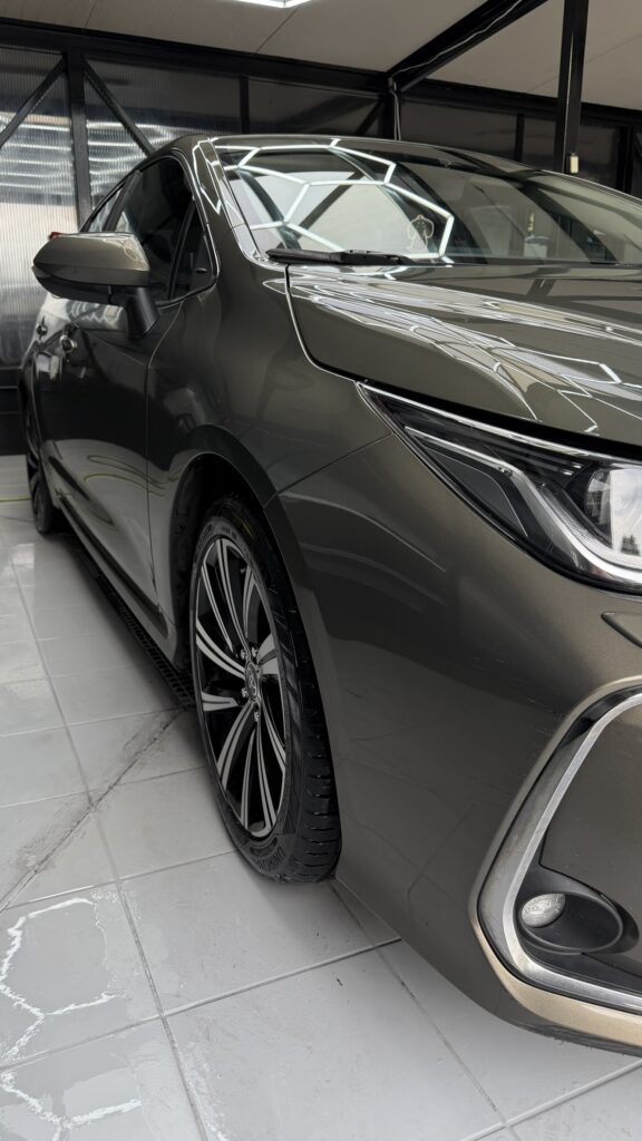 Przedni błotnik Toyota Corolla po detailingu