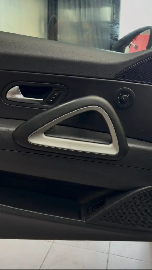 Elementy drzwi Volkswagen Scirocco R-Line po detailingu