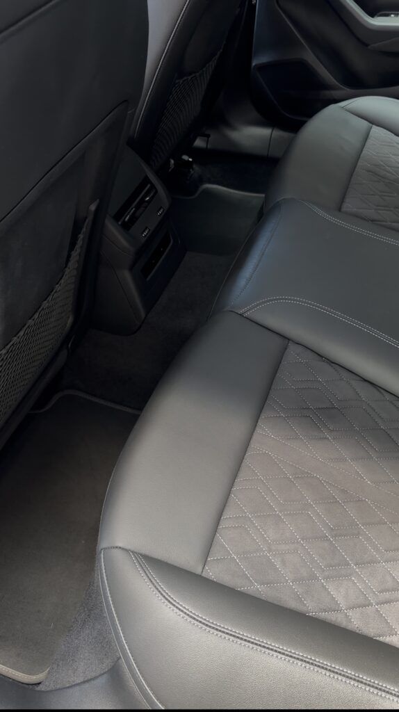 Tylna kanapa Audi A5 S-Line po odświeżeniu wnętrza