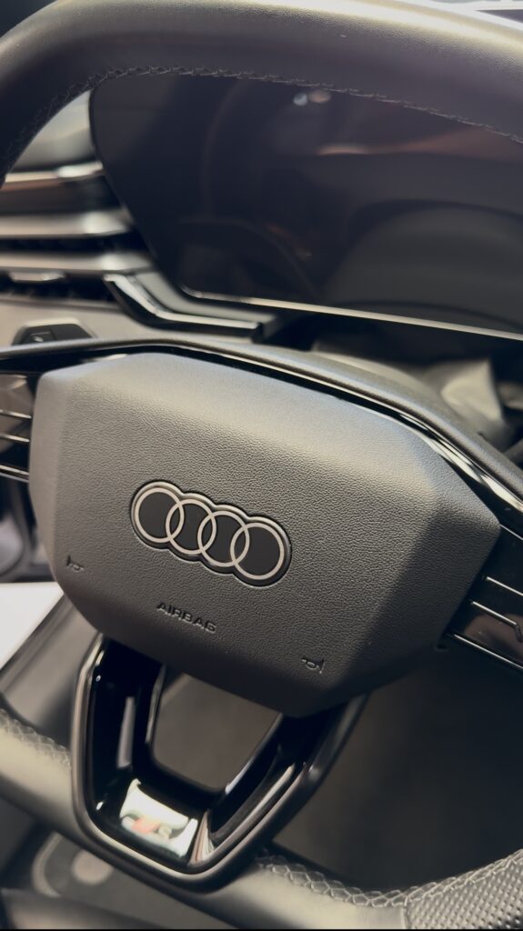 Kokpit Audi A5 S-Line po odświeżeniu wnętrza