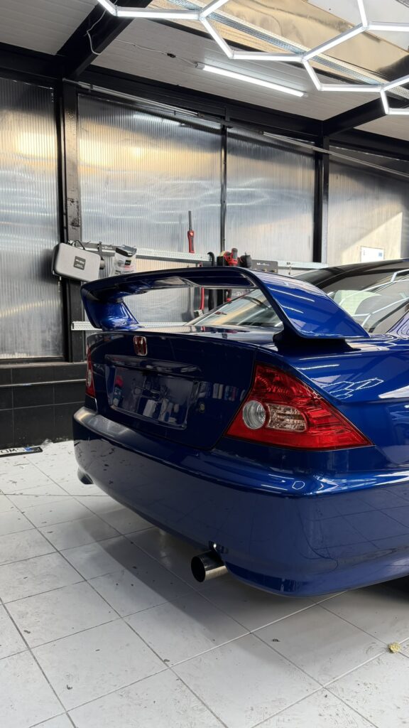 Niebieska Honda Civic VII – widok tylnej części samochodu po pakiecie 1337_2 STEP & GLOSS