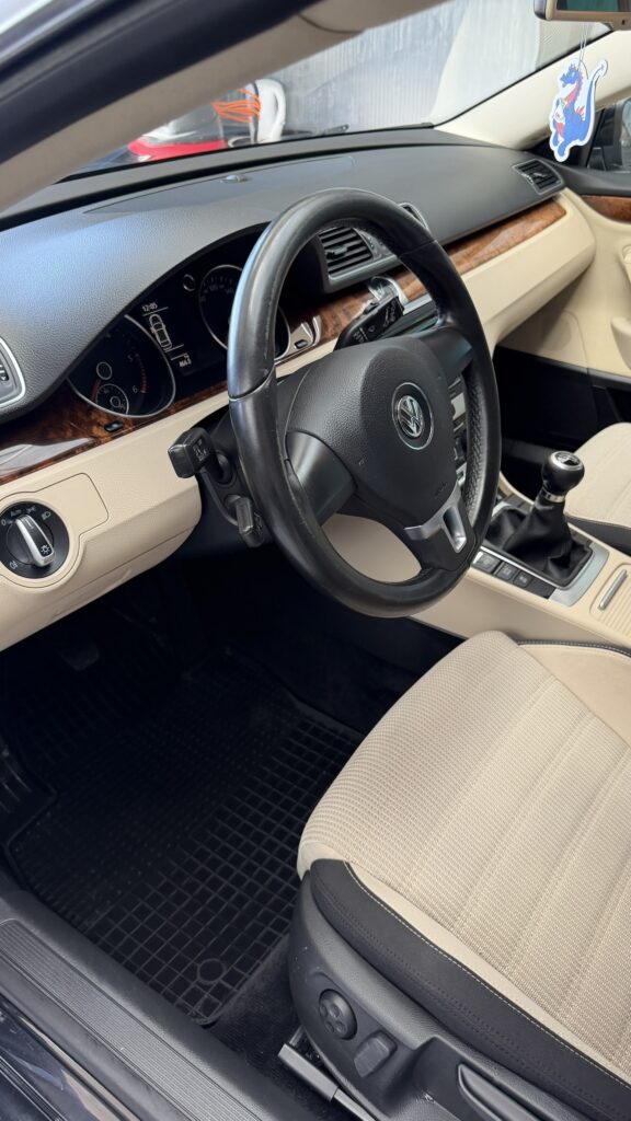 Volkswagen Passat CC – detailing wnętrza i czyszczenie fotela kierowcy